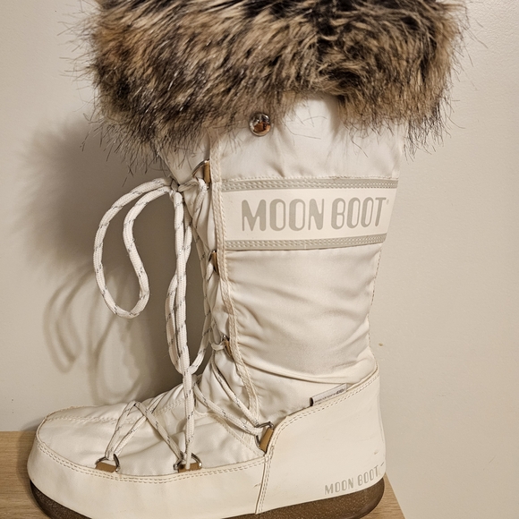 Moon Boot Tall White Monaco With Faux Fur-Trim - Picture 8 of 12